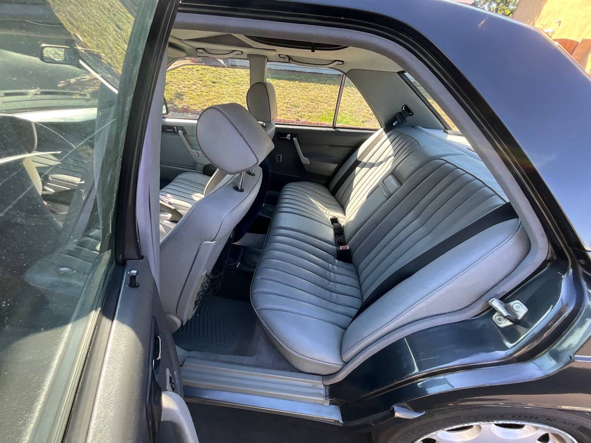 Mercedes-190e-1991-5