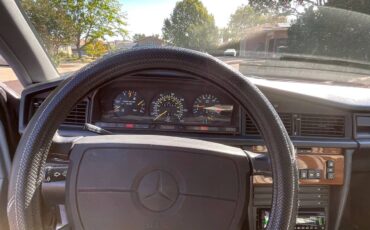 Mercedes-190e-1991-6