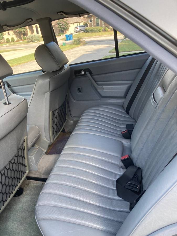 Mercedes-190e-2.3-1991-grey-1