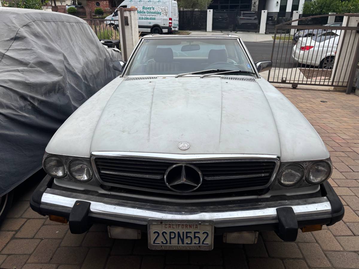 Mercedes-1985-white-13