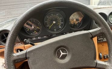 Mercedes-1985-white-14