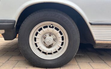 Mercedes-1985-white-3