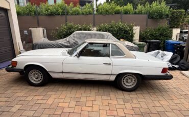 Mercedes-1985-white-4