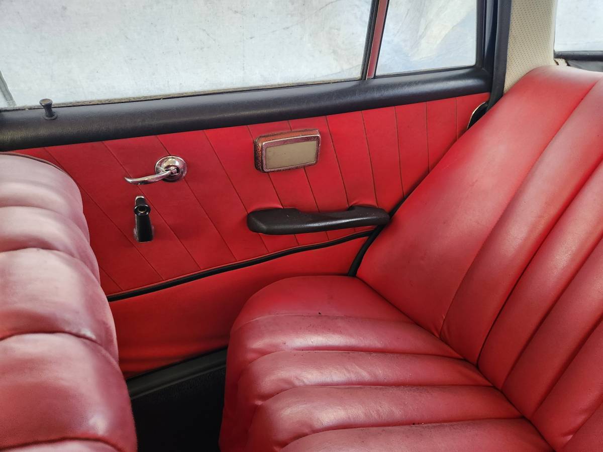 Mercedes-220b-1963-black-13