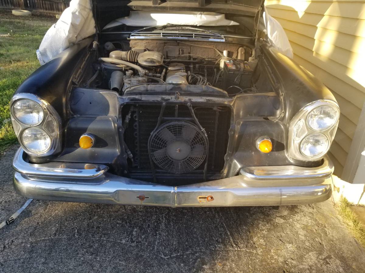 Mercedes-220b-1963-black-2