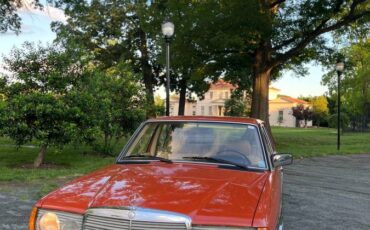 Mercedes-230e-1980-orange-1