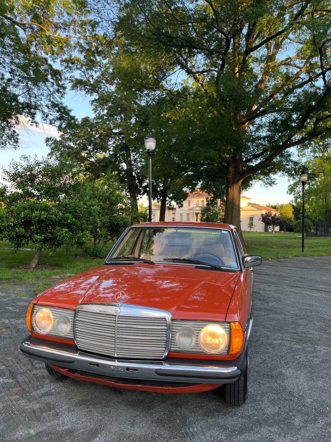 Mercedes-230e-1980-orange-1
