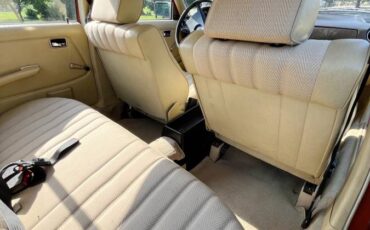 Mercedes-230e-1980-orange-10