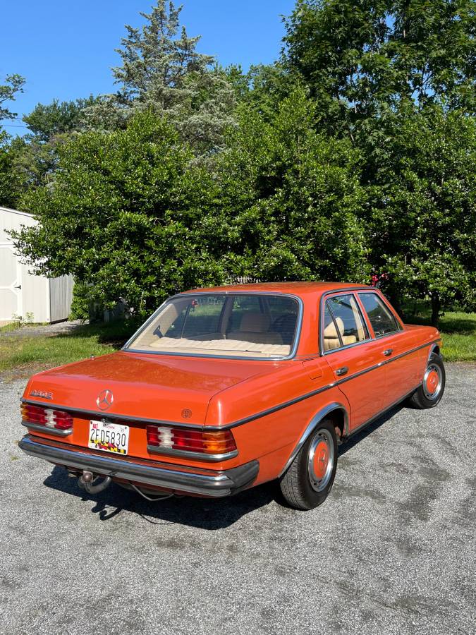 Mercedes-230e-1980-orange-12