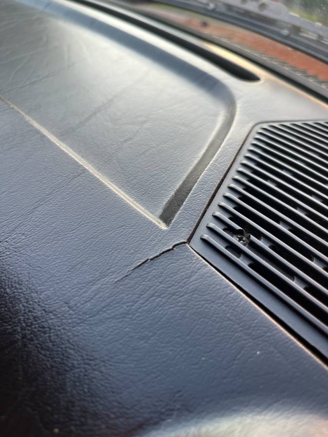 Mercedes-230e-1980-orange-17