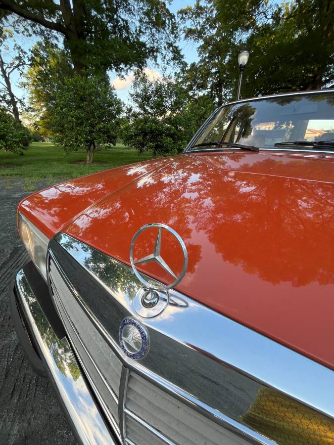 Mercedes-230e-1980-orange-2