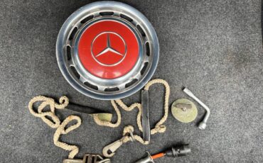 Mercedes-230e-1980-orange-20