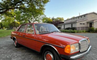 Mercedes-230e-1980-orange-3
