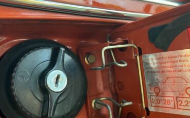 Mercedes-230e-1980-orange-4