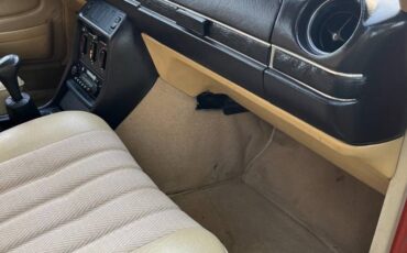 Mercedes-230e-1980-orange-6