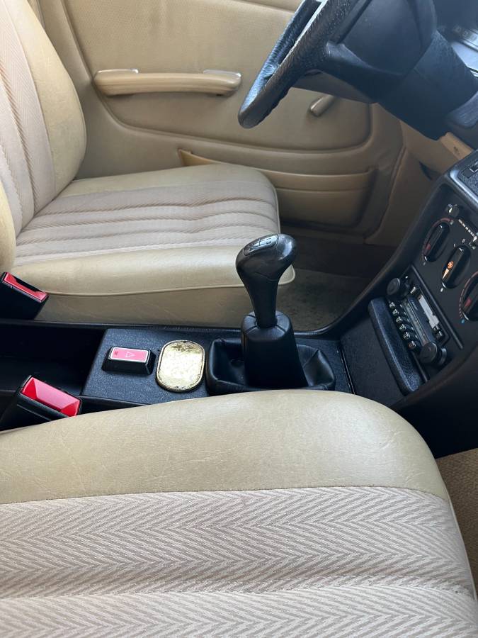 Mercedes-230e-1980-orange-7