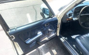 Mercedes-240-d-diesel-1982-1