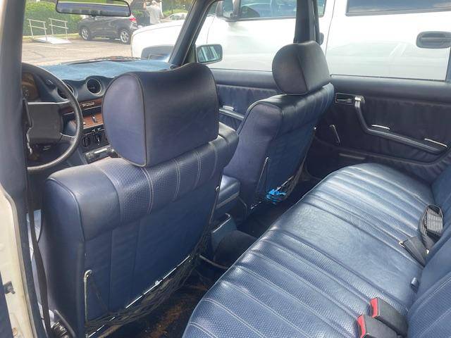 Mercedes-240-d-diesel-1982-3