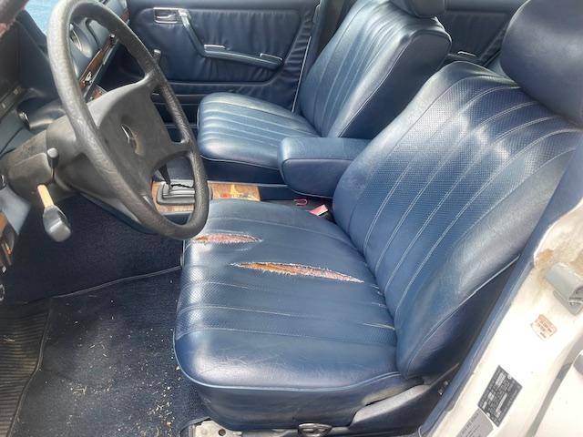 Mercedes-240-d-diesel-1982-4