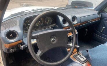 Mercedes-240-d-diesel-1982-5