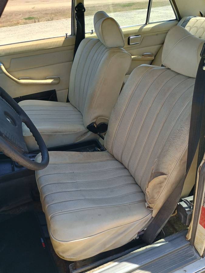 Mercedes-240d-diesel-1974-white-2