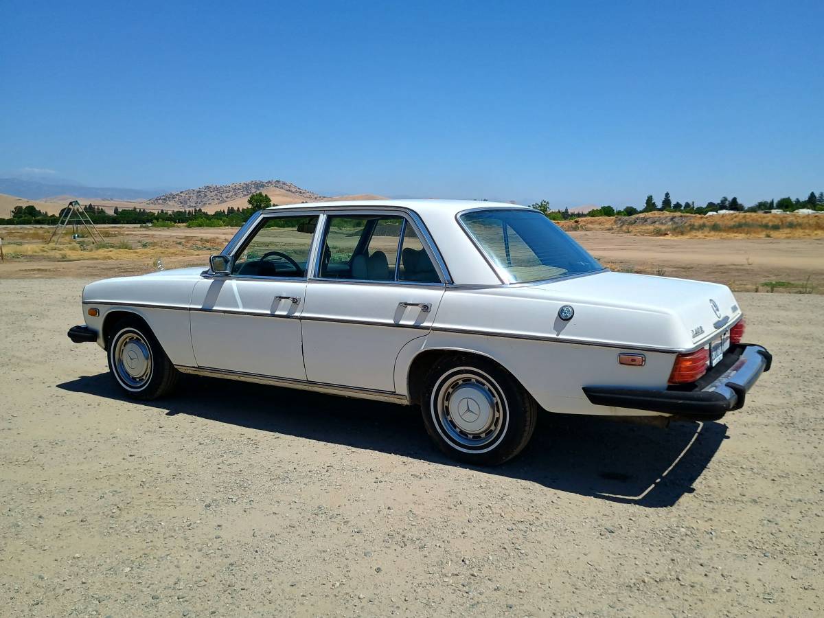 Mercedes-240d-diesel-1974-white