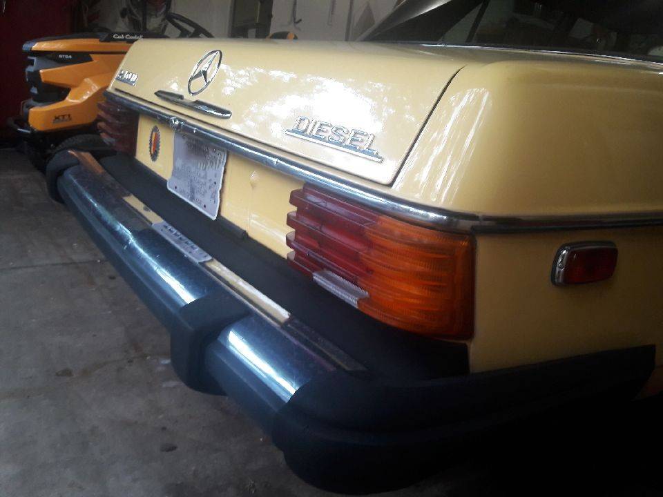 Mercedes-240d-diesel-1975-yellow-1
