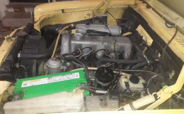 Mercedes-240d-diesel-1975-yellow-11