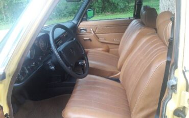 Mercedes-240d-diesel-1975-yellow-12