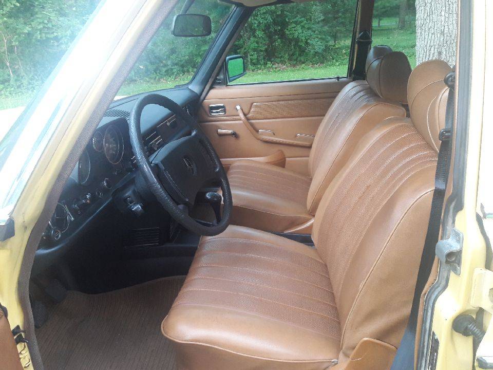 Mercedes-240d-diesel-1975-yellow-12