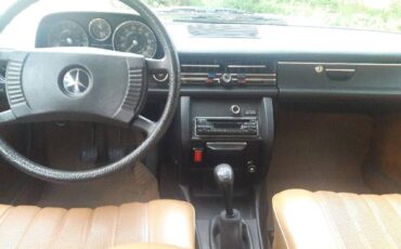 Mercedes-240d-diesel-1975-yellow-13