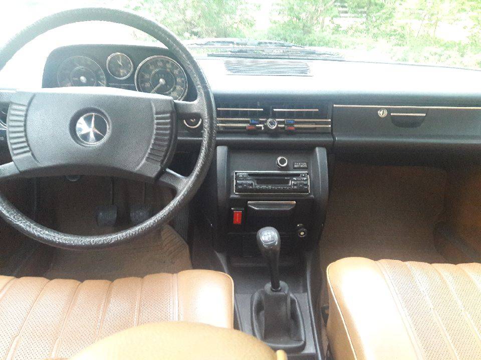 Mercedes-240d-diesel-1975-yellow-13