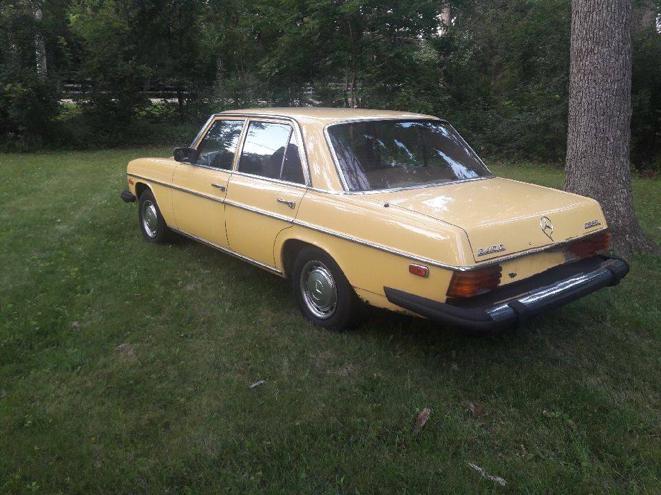 Mercedes-240d-diesel-1975-yellow-2
