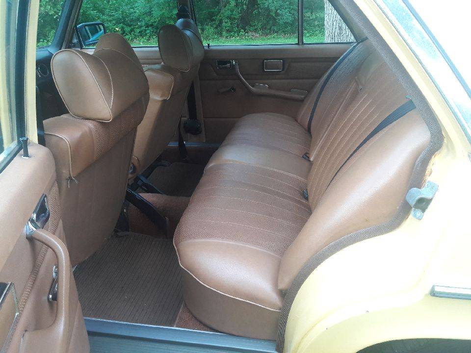 Mercedes-240d-diesel-1975-yellow-3