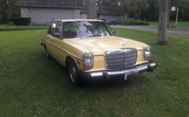 Mercedes-240d-diesel-1975-yellow-5