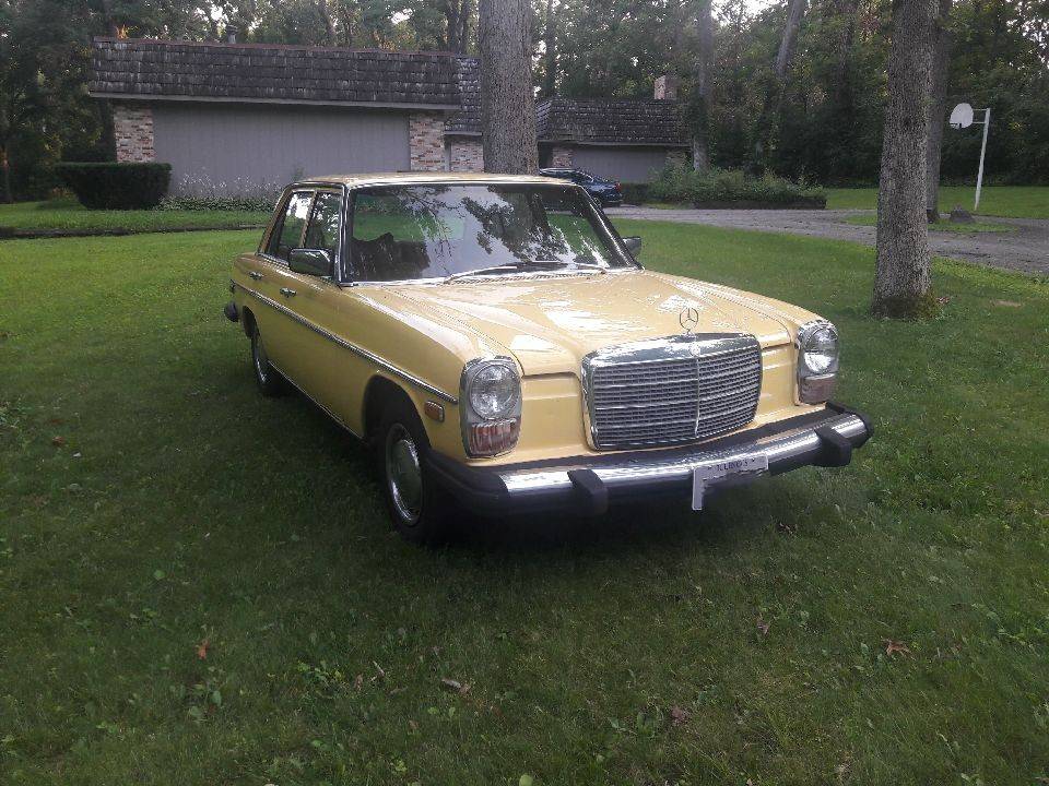 Mercedes-240d-diesel-1975-yellow-5