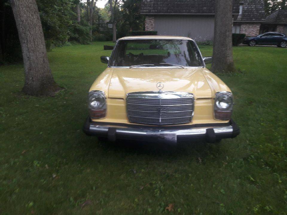Mercedes-240d-diesel-1975-yellow-6