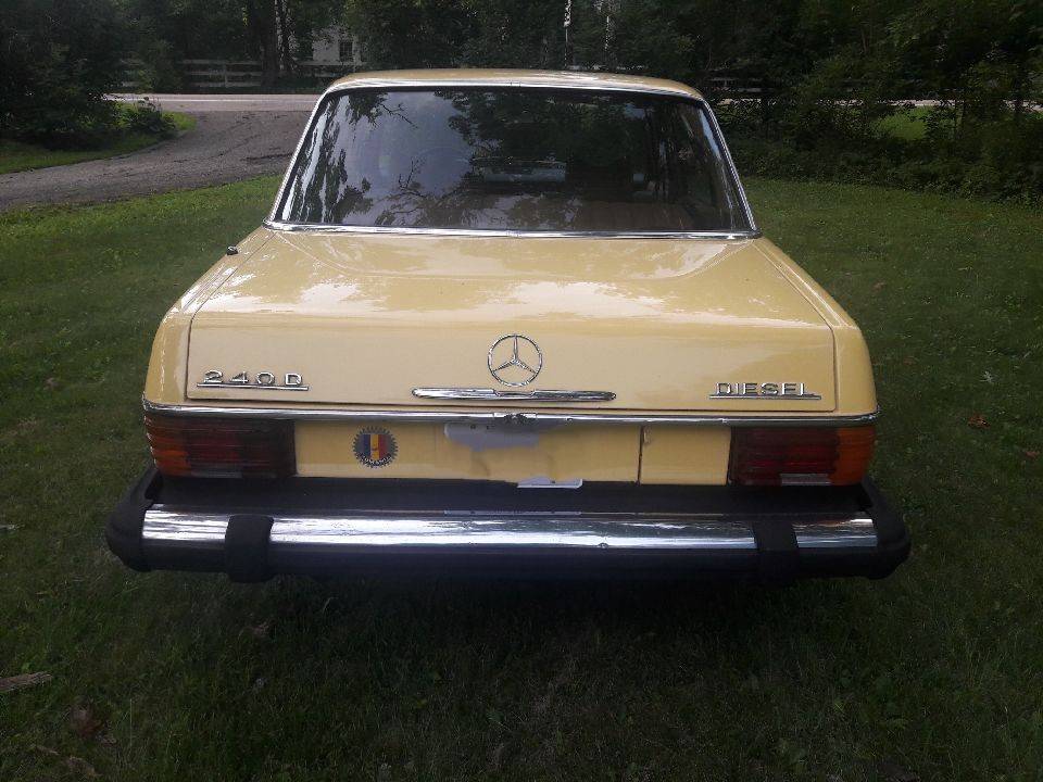 Mercedes-240d-diesel-1975-yellow-7