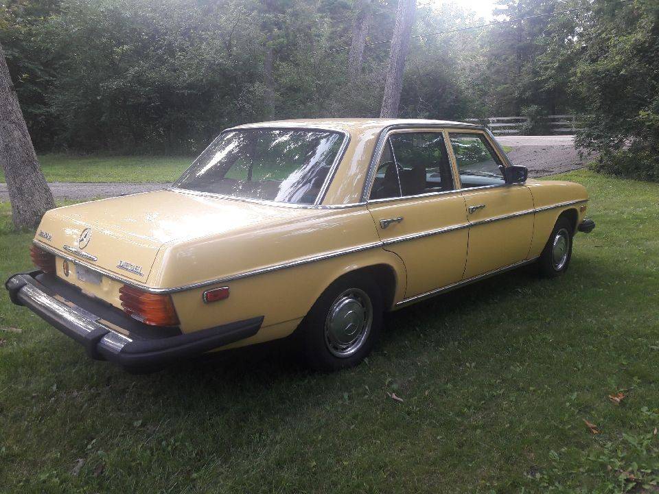Mercedes-240d-diesel-1975-yellow-8