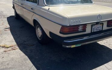 Mercedes-240d-diesel-1980-yellow-1