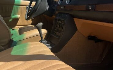 Mercedes-240d-diesel-1980-yellow-2