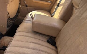 Mercedes-240d-diesel-1980-yellow-3