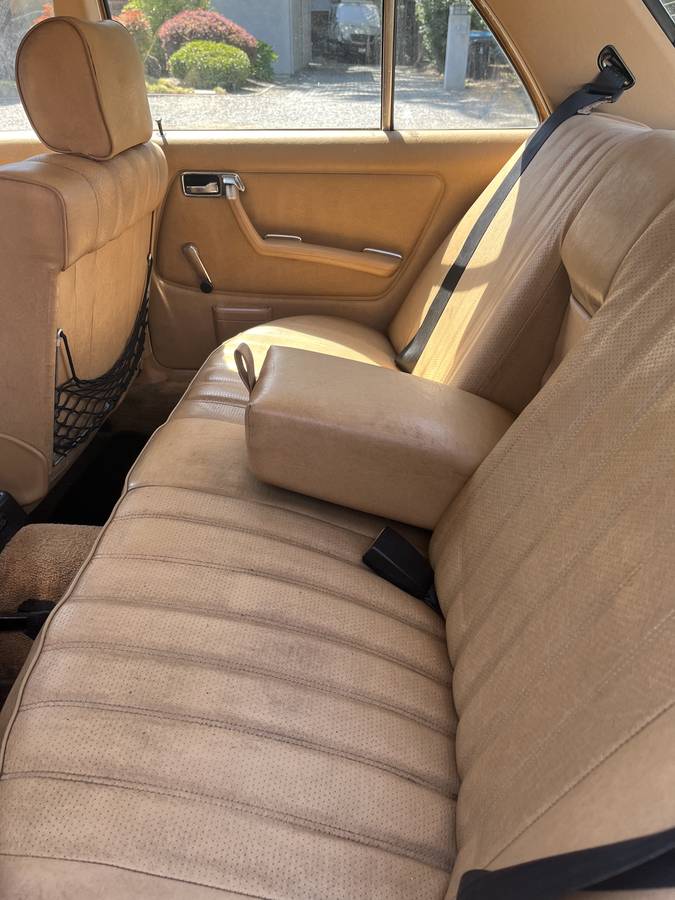 Mercedes-240d-diesel-1980-yellow-3
