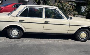 Mercedes-240d-diesel-1980-yellow