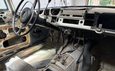 Mercedes-280se-3.5-coupe-1971-10