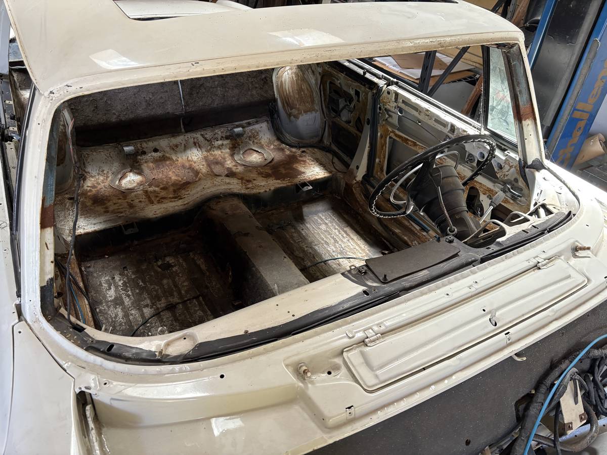 Mercedes-280se-3.5-coupe-1971-17