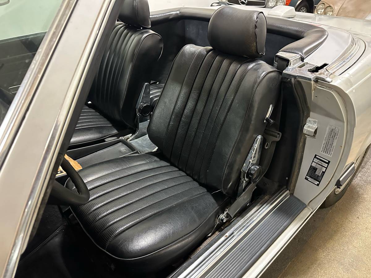Mercedes-280sl-1984-silver-10