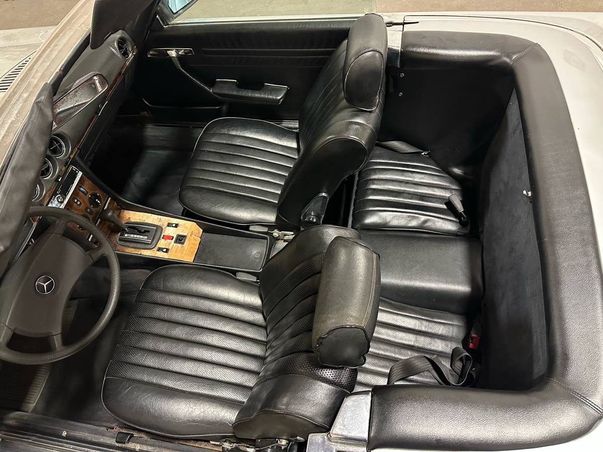 Mercedes-280sl-1984-silver-12