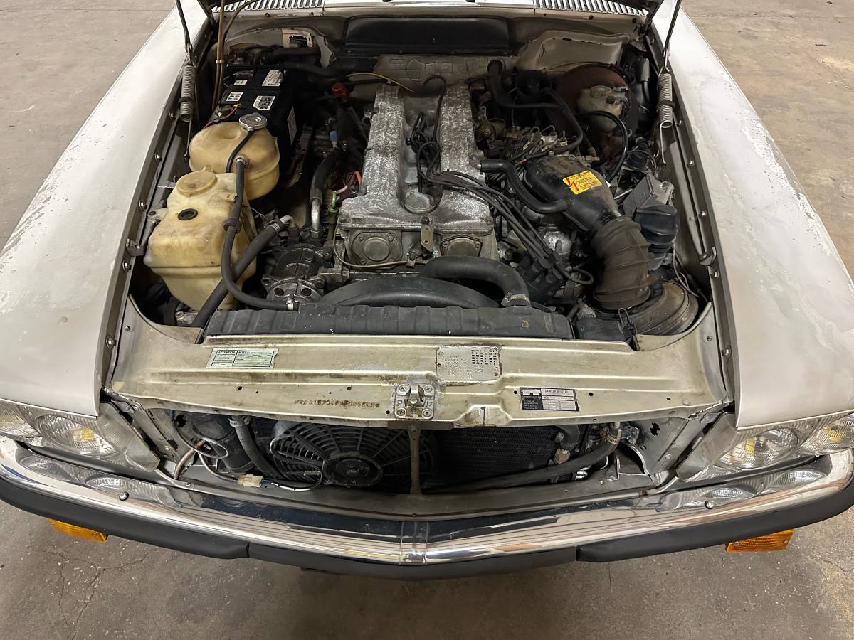 Mercedes-280sl-1984-silver-20