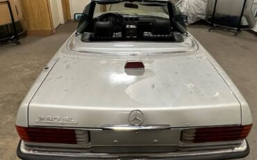 Mercedes-280sl-1984-silver-6